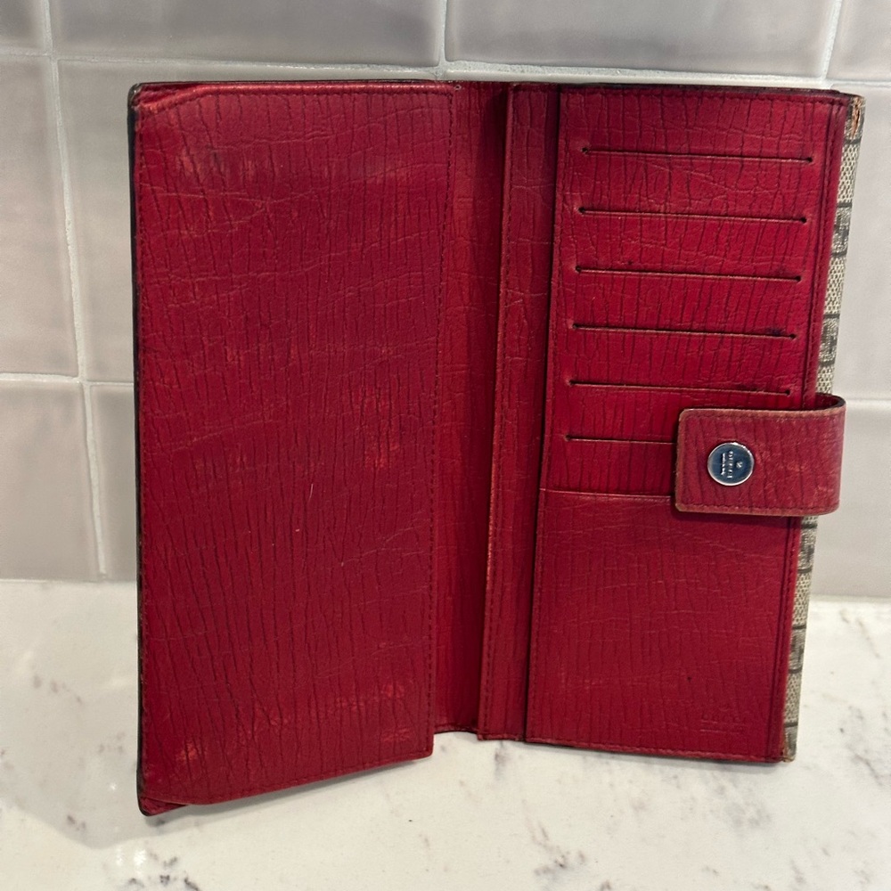 Authentic Gucci wallet - Picture 7 of 11